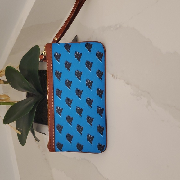 NWT Dooney & Bourke NFL Carolina Panthers Wristlet Purse Wallet Leather - Picture 2 of 8